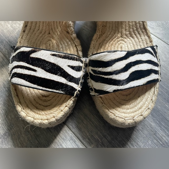Brand new Kenneth Cole Women's Animal Print Wedge espadrilles - Picture 2 of 4